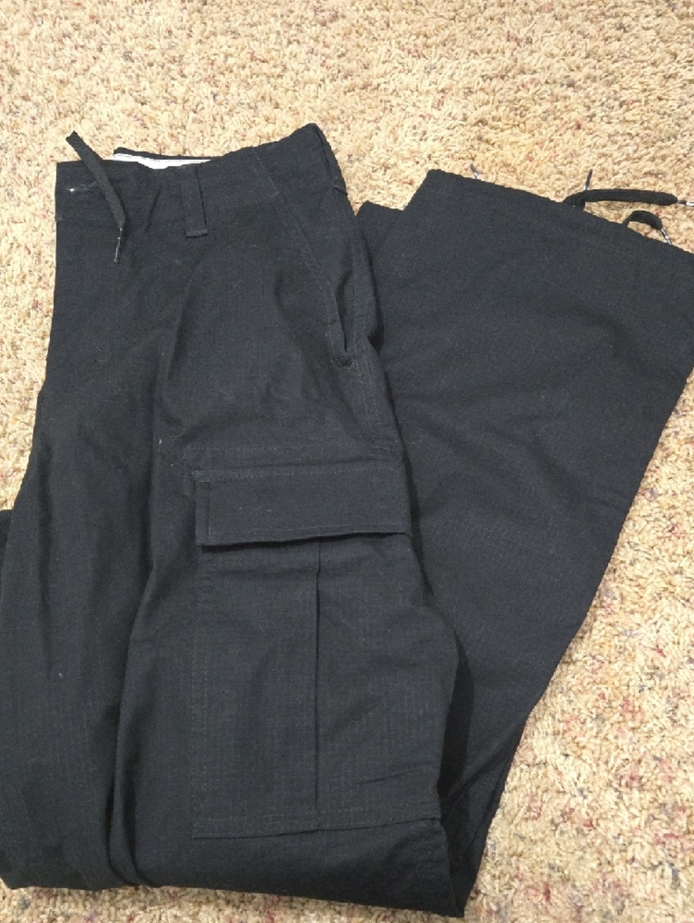 Nike Men's Black Cargo Pants with Utility Pockets - Picture 4 of 7